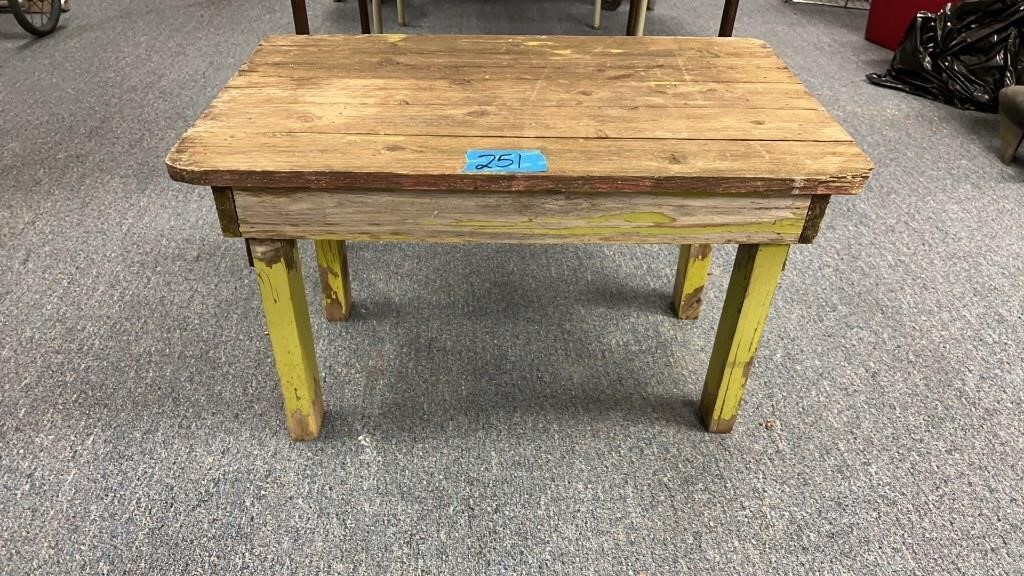 Cute wood table 29 x 17 x 17 1/2