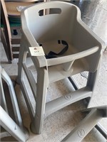 Grey Rubbermaid child seat, high chair