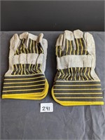 2 sets of  working gloves
