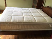 Full Size Mattress Pad  NO STAINS