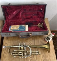 Getzen Cornet with case