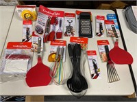 LOT OF 20 KITCHEN TOOLS