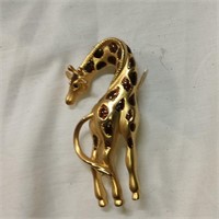 Large Enameled Golden Giraffe Pin