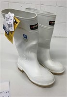 New Baffin Size 7 Rubber Steel Toe Boots