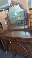 Vintage 4 drawer dresser with mirror
Base: 35