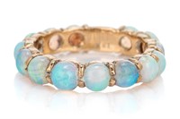 18K YELLOW GOLD AND OPAL ETERNITY BAND RING, 2.6g