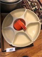 Tupperware Relish Dish & Measuring Cups