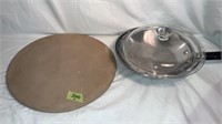 Baking stone pan with lid