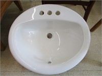 Brandnew Porceline Bathroom Sink 20"Wx17.5"