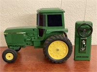 VTG John Deere ERTL Remote Control 9620 Tractor