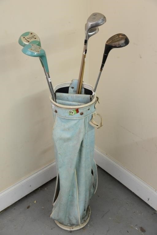 LIGHT BLUE GOLF BAG AND CLUBS