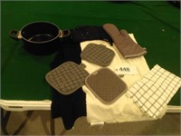 Cook Pot, Kitchen Towels, Oven Mitts
