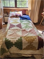 Single Bed Frame and Quilt