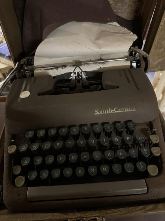 Vintage1050s Smith-Corona Type Writer