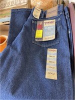WRANGLER CLASSIC FIT 38X32 JEANS