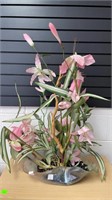 Lg silk flower arrangement in glass bowl w/