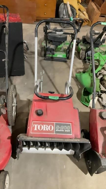 Toro S– 200 electric start snow blower
