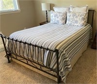 Queen Size Metal Frame Bed Frame Headboard and