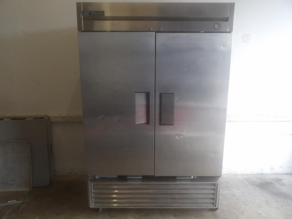 TrueSolid Door Reach-In Freezer   54x30x83