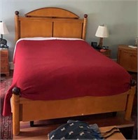 "Hickory & White" Queen Size Bed
