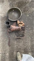 Pitcher pump, Huffman 1 Quart oiler, oil pan,