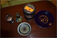 GROUP OF ITEMS - 7 GLASS & METAL COASTERS,