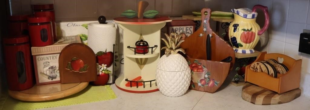 Collection of Fruit Motif Kitchen Décor+