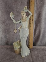 ROYAL DOULTON AUTUMN GLORY HN 2766 FIGURINE 1988