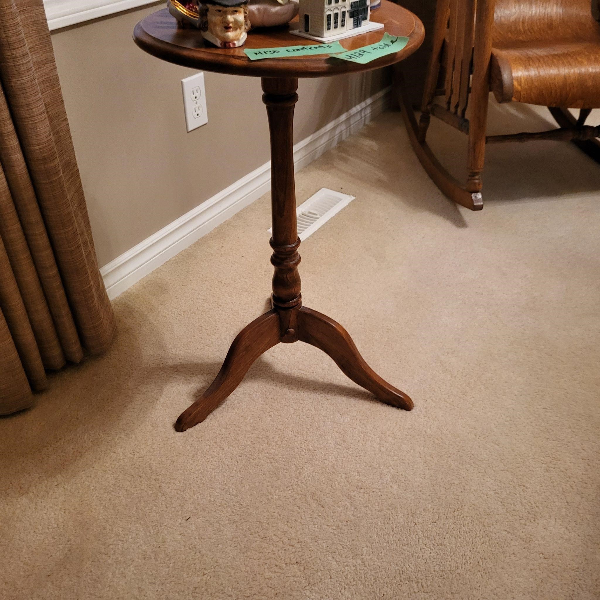 M129 Small round wood table