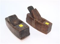 Lot, 2 wood block planes, 1 without blade