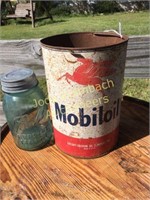 Vintage Mobil Oil can