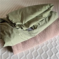 Queen Size Sheets & Blanket