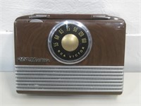 Vtg RCA Victor Bakelite B-411 Tube Radio Untested