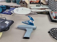 STAR TREK NCC-1701 USS ENTERPRISE & PHASER GUN