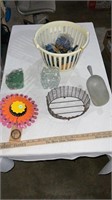 Feeding scoop, yard flower decor, wire basket,