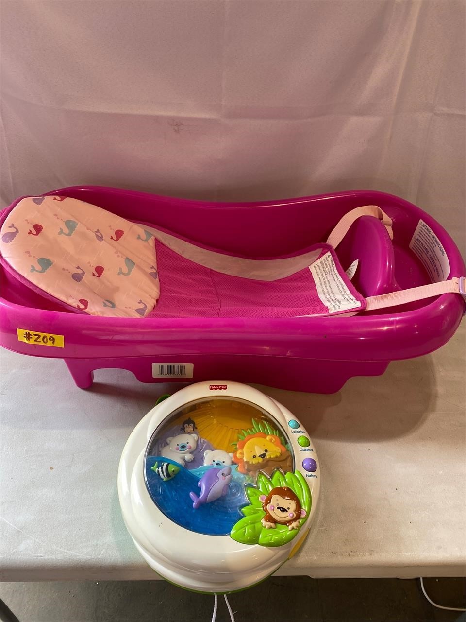 Baby bath & Fisher Price Mobile