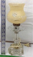 D3) SMALL VICTORIAN GLASS BEDROOM LAMP, WORKS,