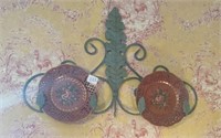 Group of 4 decorative plates and hangers