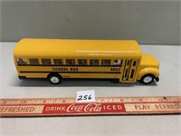 FUN CAST WIND BACK SCHOOL BUS