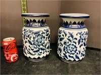 2pcs blue and white ceramic vases