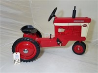 Case IH Farmall 560 Pedal Tractor