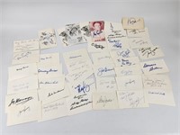 LARGE ASSORTMENT OF AUTOGRAPHED NOTE CARDS