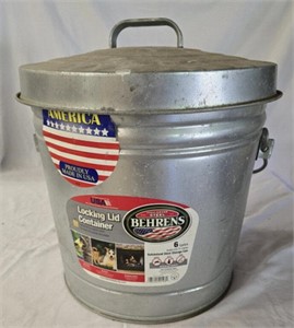 Locking lid metal bucket