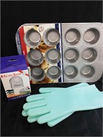 Muffin tin/ can opener/ silicone gloves