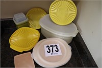 Collection of Tupperware (R7)