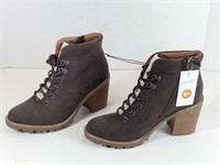 NEW Universal Thread Women's Boots (Size: 9 1/2")