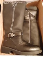 New in Box Woman's 8M Black Waterproof Boots