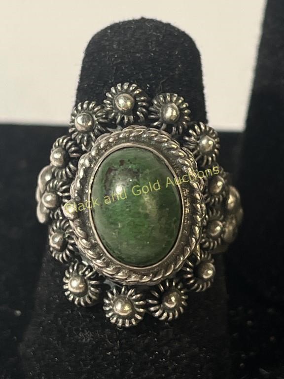 Sterling Silver Green Gem Poison/Snuff Ring