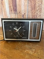 Vintage JC Penny FM/AM Clock Radio