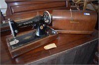 Vtg Singer Electric Sewing Machine in Coffin Case